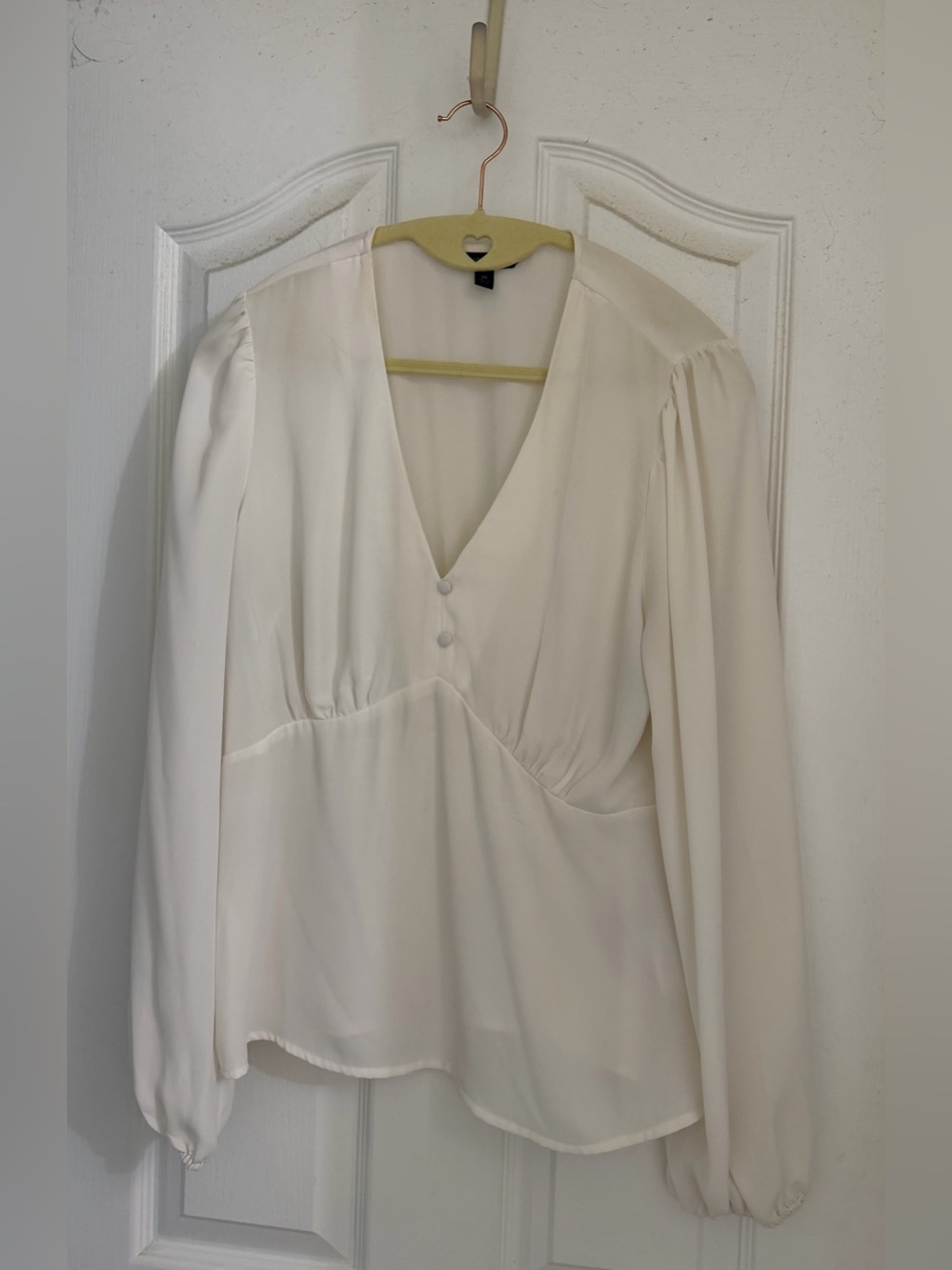 Banana Republic Cream V-Neck Long Sleeve peplum blouse